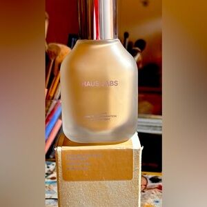 HAUS LABS TRICLONE SKIN TECH FOUNDATION. BNWOT. BOX. 160 light neutral